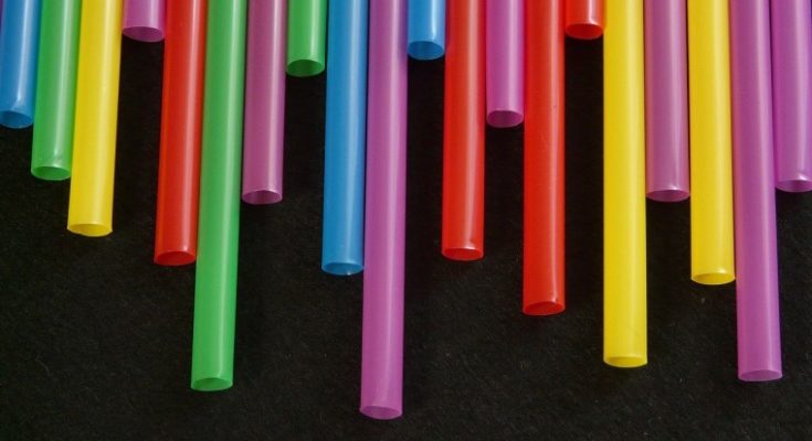 Plastic straws