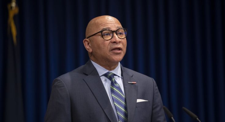 Auditor General Timothy L. DeFoor