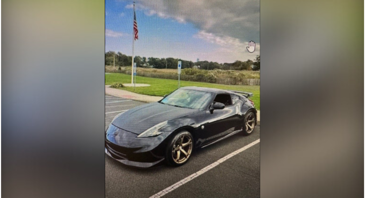 black Nissan 370Z Nismo