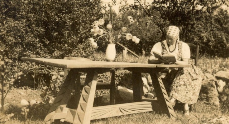 Hannah Weil Worktable, Wharton Esherick with York Fischer, 1931, Pearwood and oak, on view in the installation Art, Work, and Everyday Life. Private Collection.