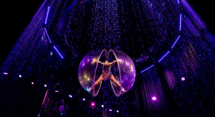 Cirque Italia - Gold Unit- Performance Aerial Ball act