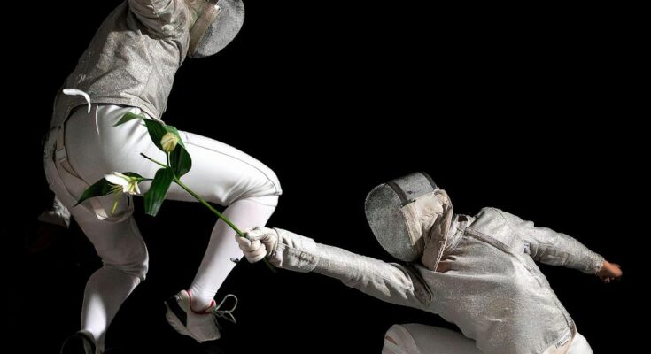 Dynamic fencing duel
