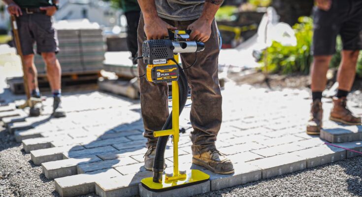 Pave Tool Demonstration with Sauders Hardscape Supply