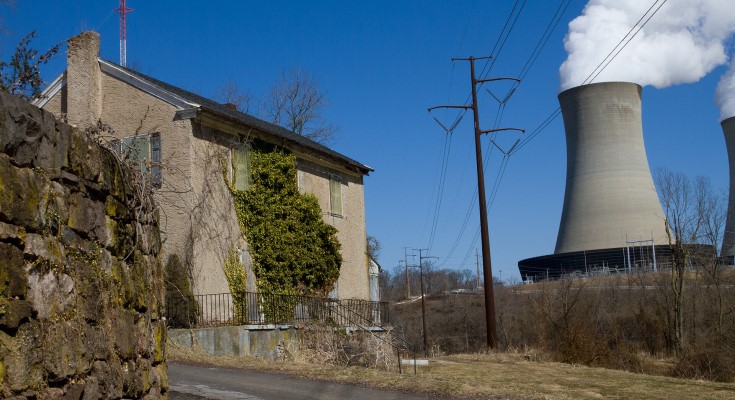 An abandoned house in Fricks Locks Historic District (foreground) and Limerick Generating Station (background)
