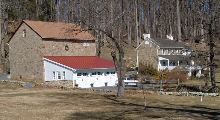 Barn and House in the West Vincent Highlands Historic District