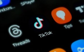 a close up of a cell phone screen with different icons