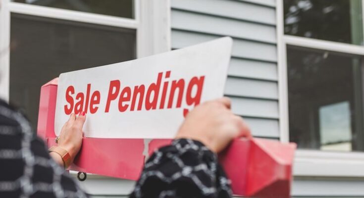 Sale Pending sign