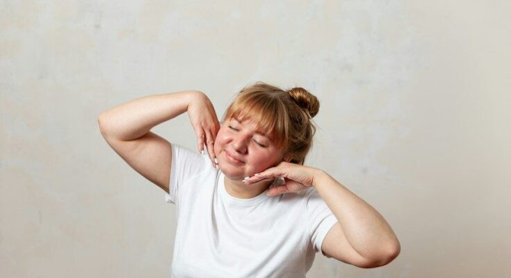 woman with the hands on the face